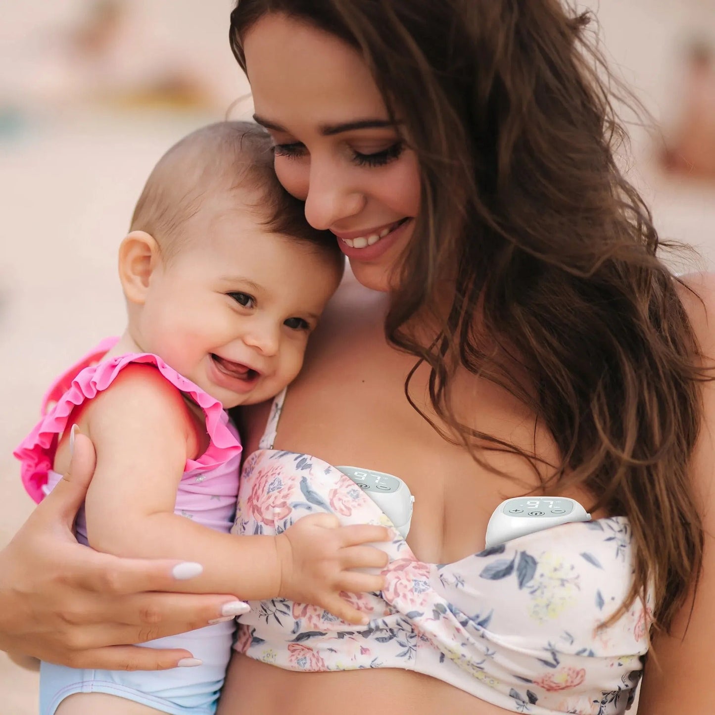 tire lait electrique maman bebe heureux 